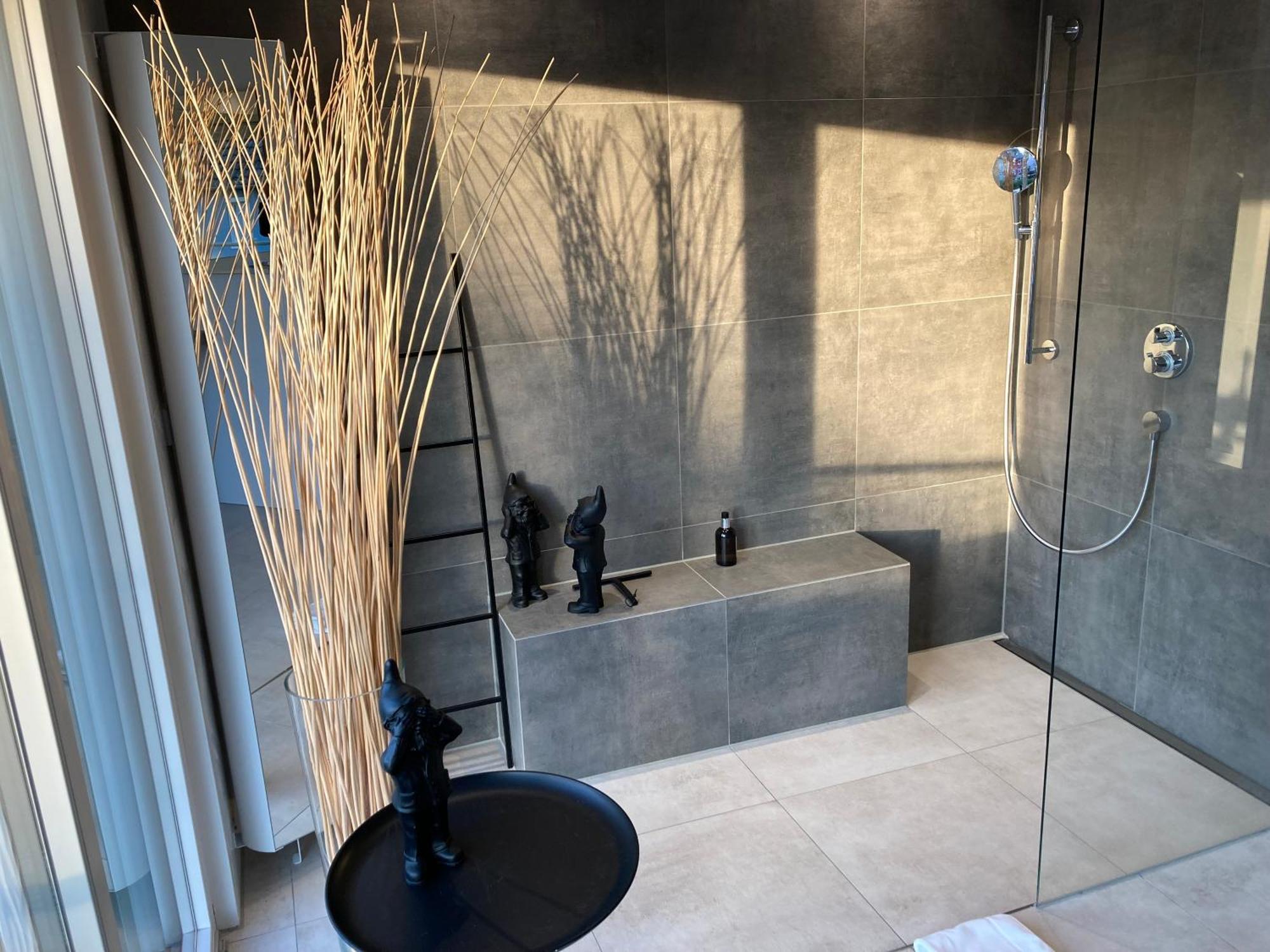 Apartmán Neues Penthouse-Loft Mit Konuskarte Fuer Gratis Oepnv Ehrenkirchen Exteriér fotografie
